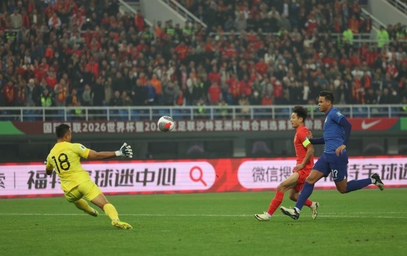 世预赛-武磊2射1传费南多破门国足4-1新加坡的相关图片